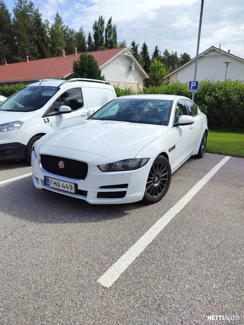 Jaguar XE