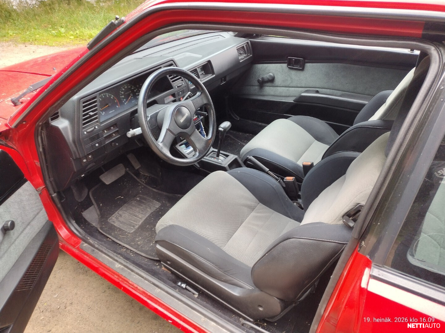 Nissan Sunny 1990, photo 6/11