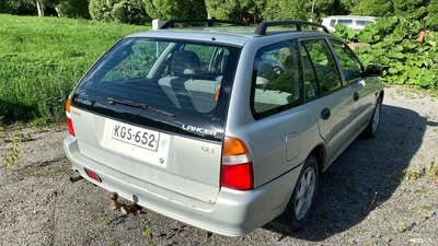 Mitsubishi Lancer 1996, kuva 5/10