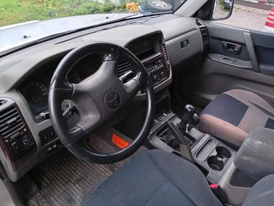 Mitsubishi Pajero Wagon 3,2 DI-D Comfort 2001, kuva 6/12