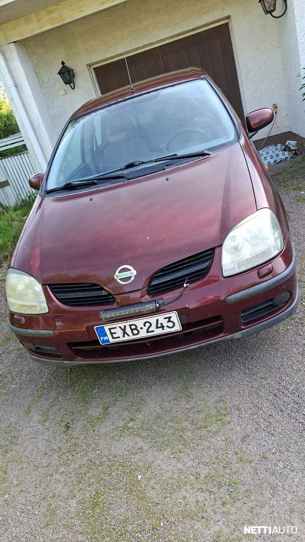 Nissan Almera Tino