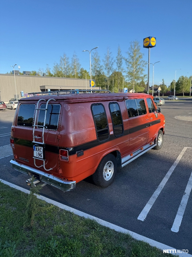 Chevrolet Chevy Van