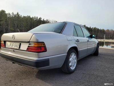 Mercedes-Benz 250 W124 250D 1990, photo 3/11