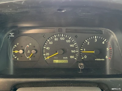 Toyota Hiace 2,5 D-4D 95 4ov 2008, kuva 3/29