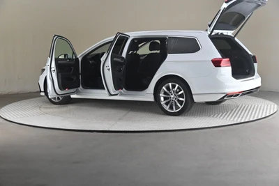 Volkswagen Passat 2023, photo 7/10