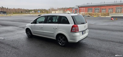 Opel Zafira 2011, photo 4/10