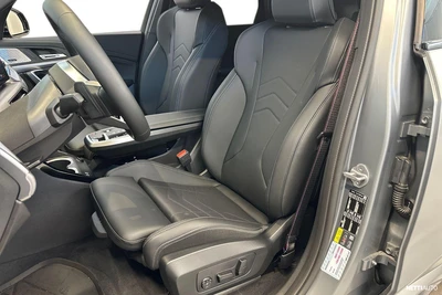 BMW iX1 2025, photo 7/10