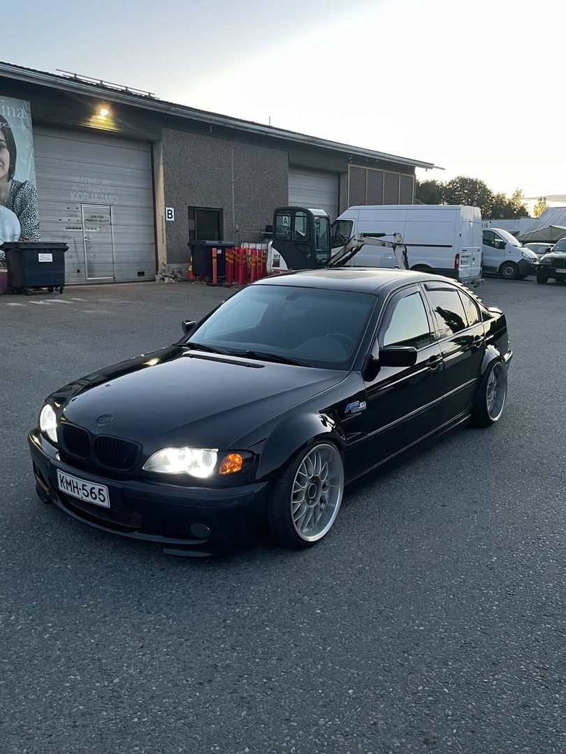 BMW 330