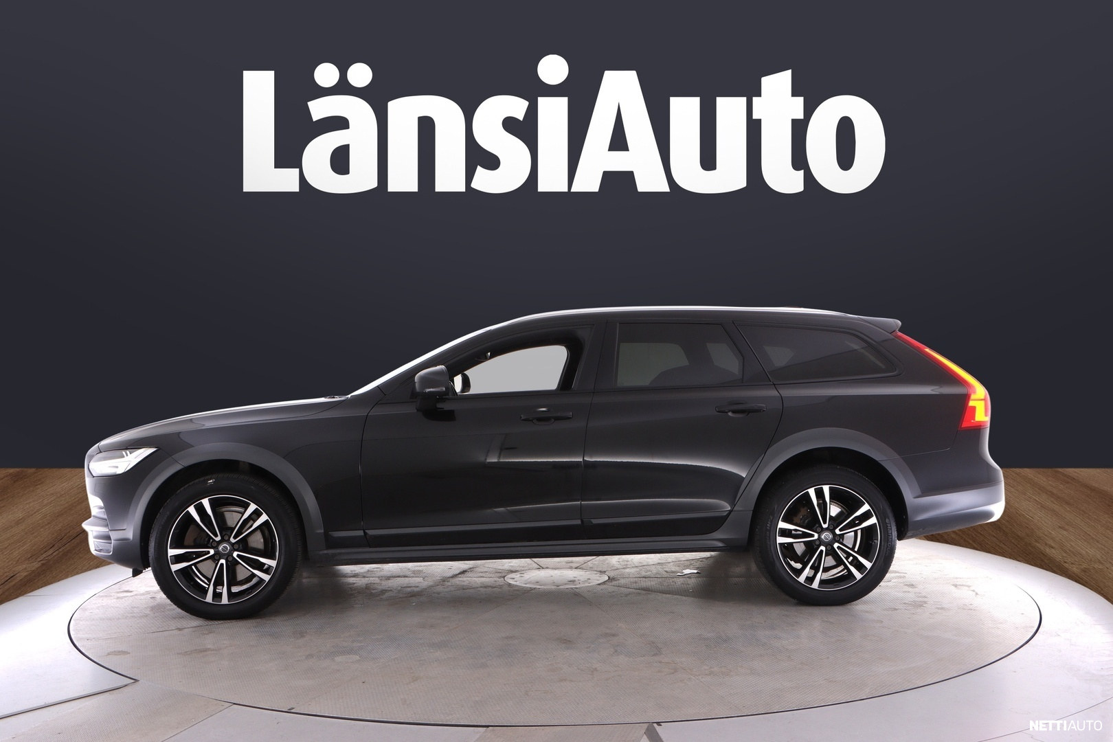 Volvo V90 Cross Country 2017, photo 5/65