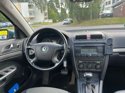 Skoda Octavia 2,0 FSI Ambiente 2005, kuva 7/10