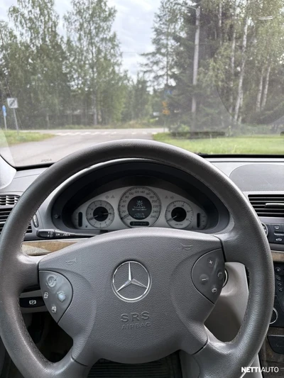 Mercedes-Benz E 2004, kuva 7/10