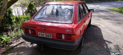 Ford Escort Ghia 1987, kuva 2/13