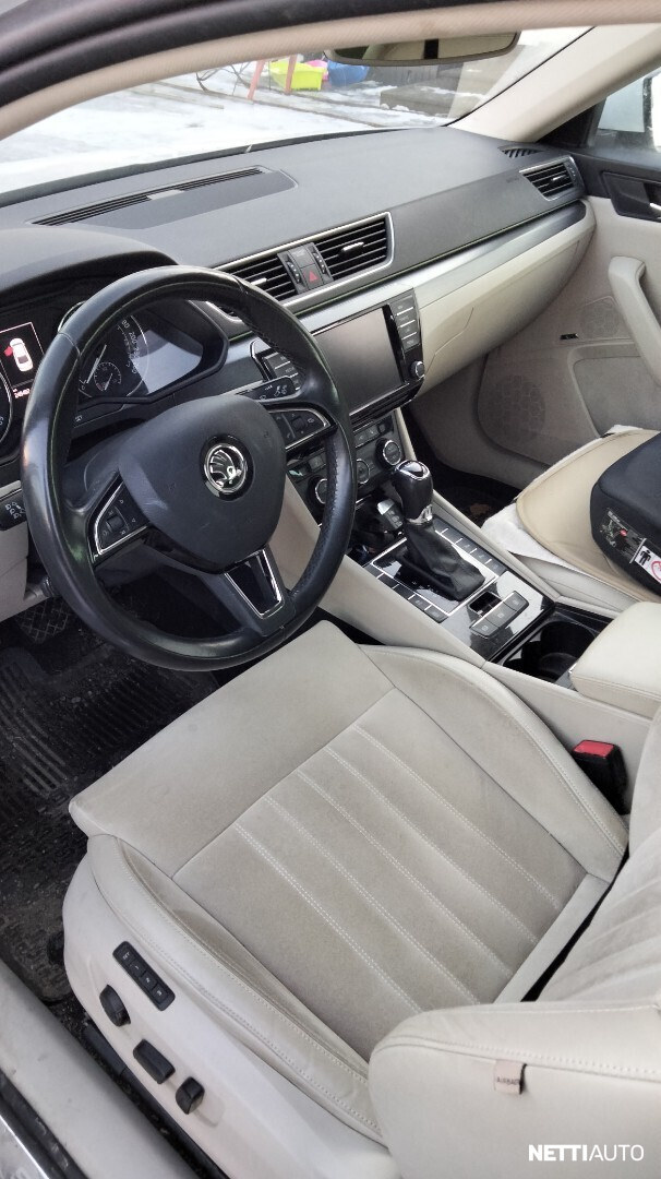 Skoda Superb 2016, photo 2/11
