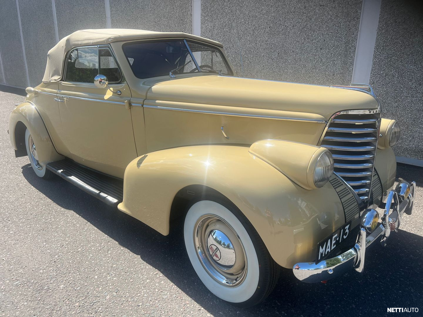 Oldsmobile Coupe