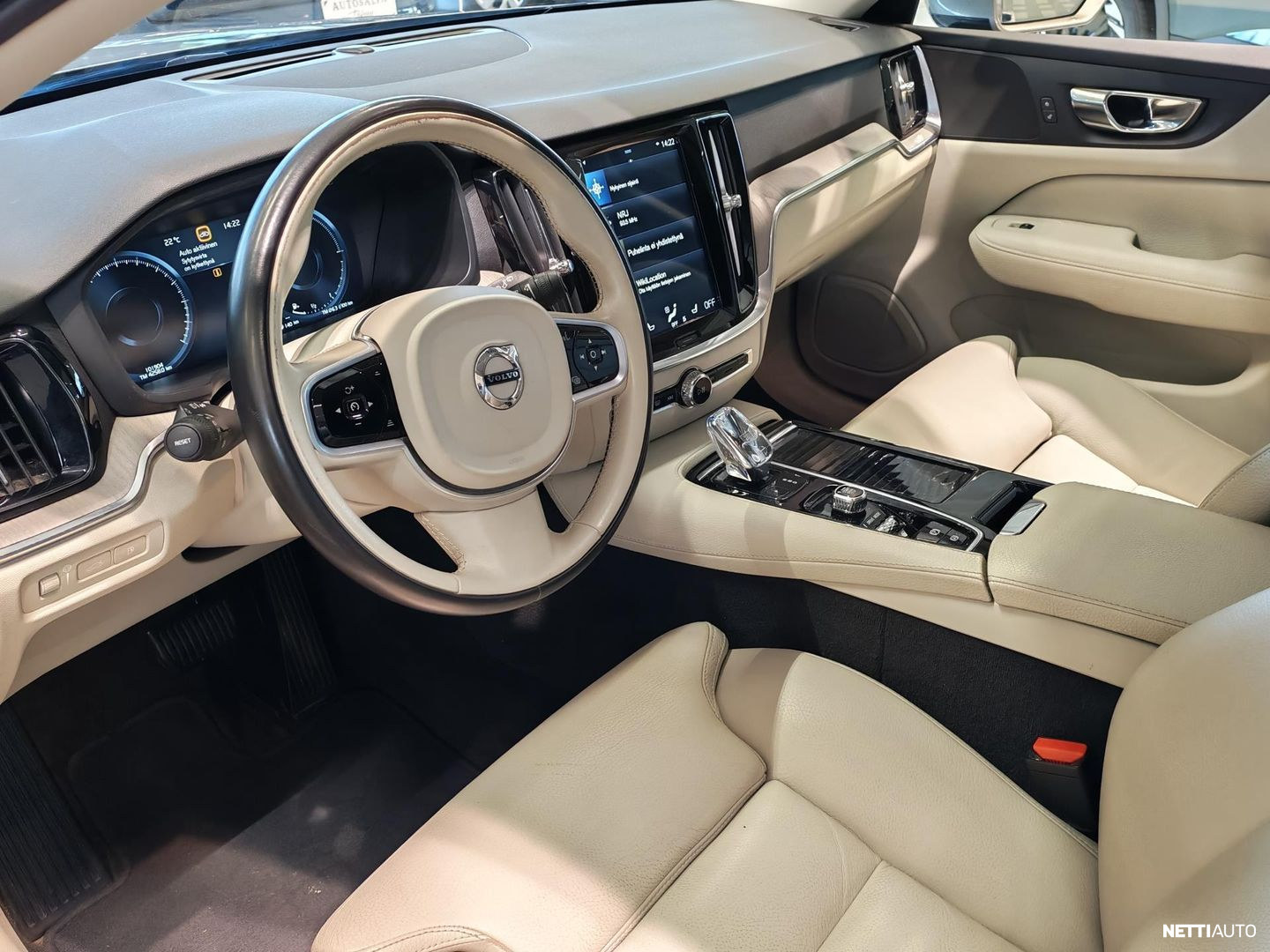 Volvo V60 2020, photo 4/18