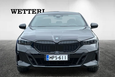 BMW 550 2024, kuva 2/26