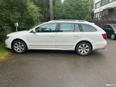 Skoda Superb 2011, kuva 3/5