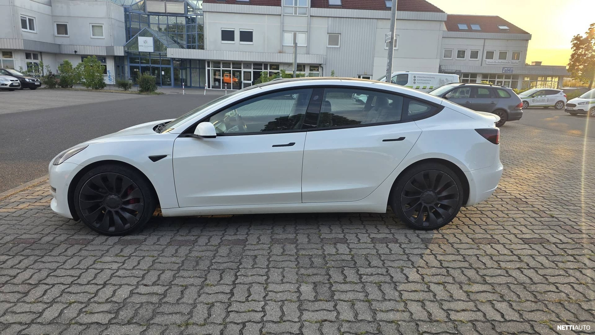 Tesla Model 3 2022, kuva 3/13