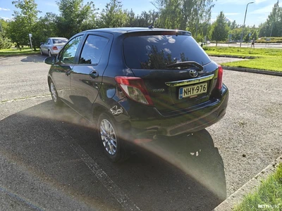 Toyota Yaris 2012, photo 5/16