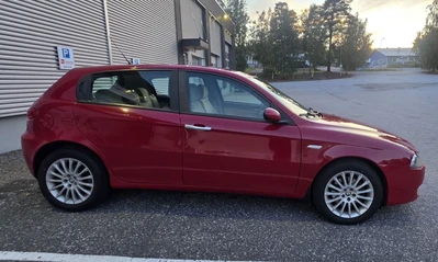 Alfa Romeo 147 1,9 JTD M-jet 5D 2007, kuva 7/33