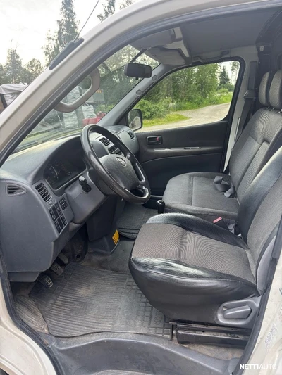 Toyota Hiace 2009, photo 7/20