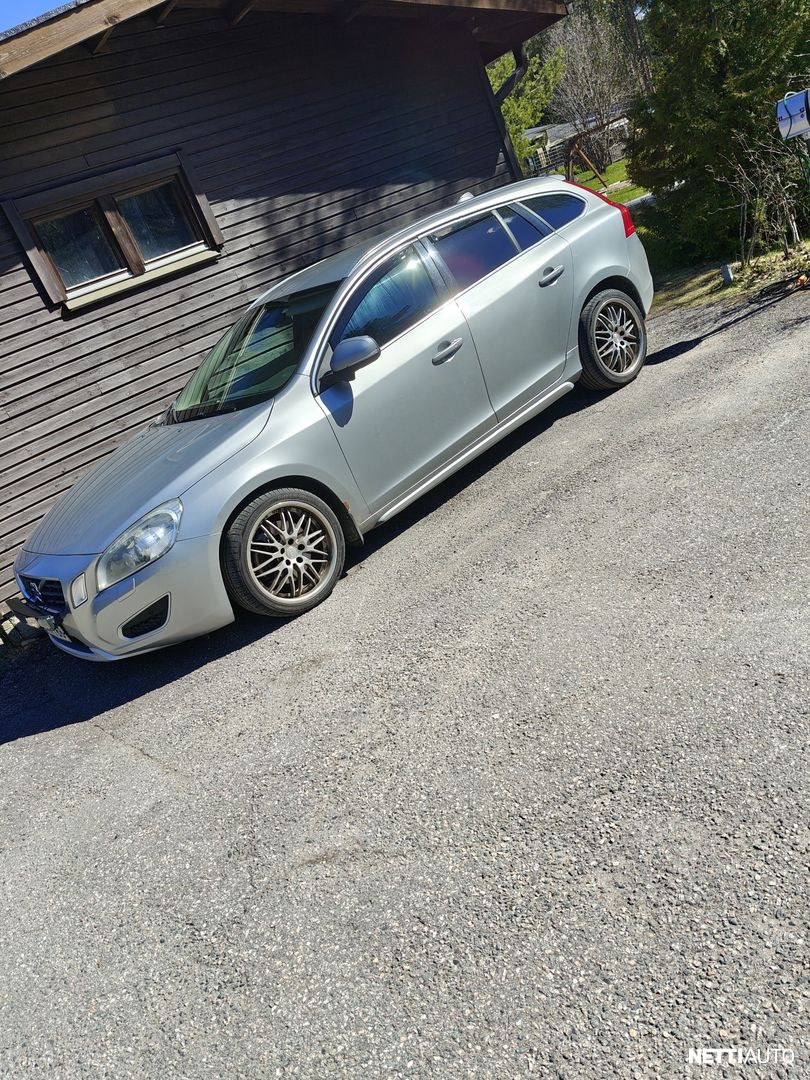Volvo V60 2011, photo 1/16