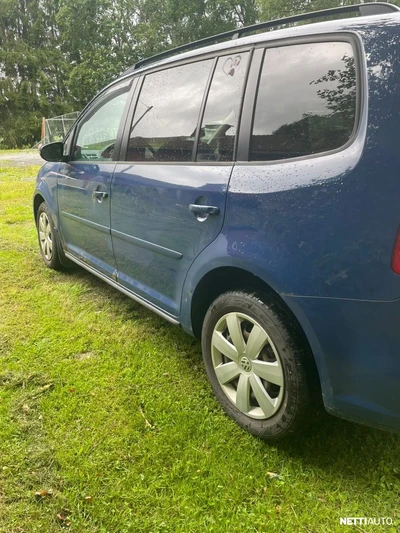 Volkswagen Touran 2011, photo 7/11