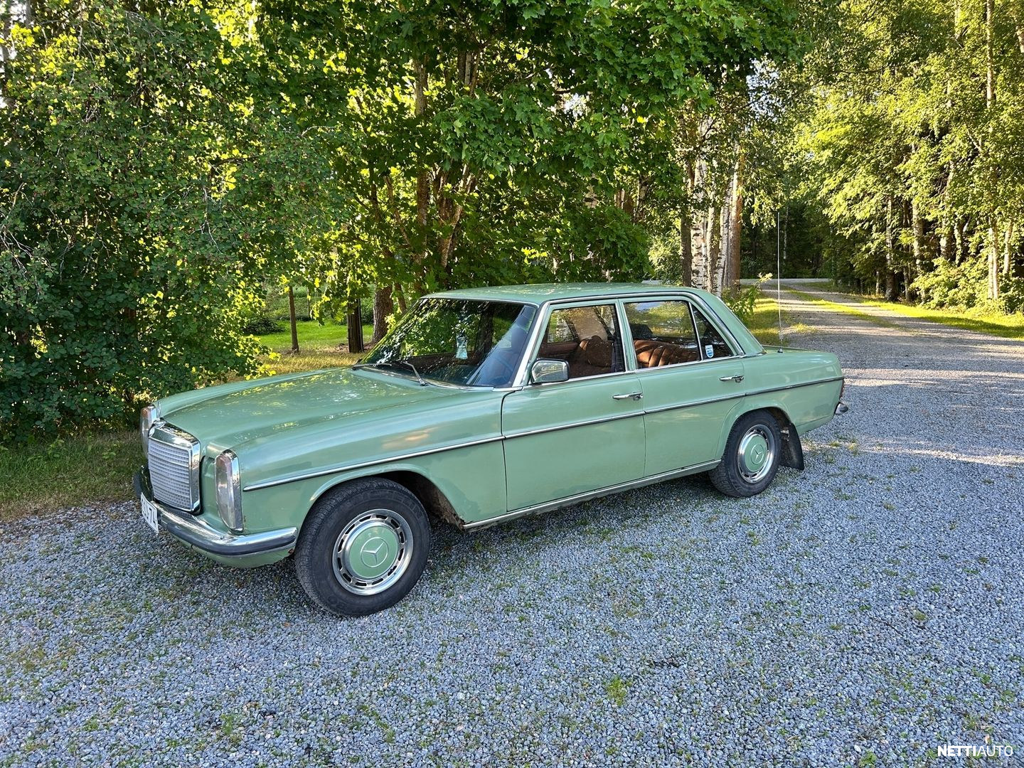 Mercedes-Benz 220