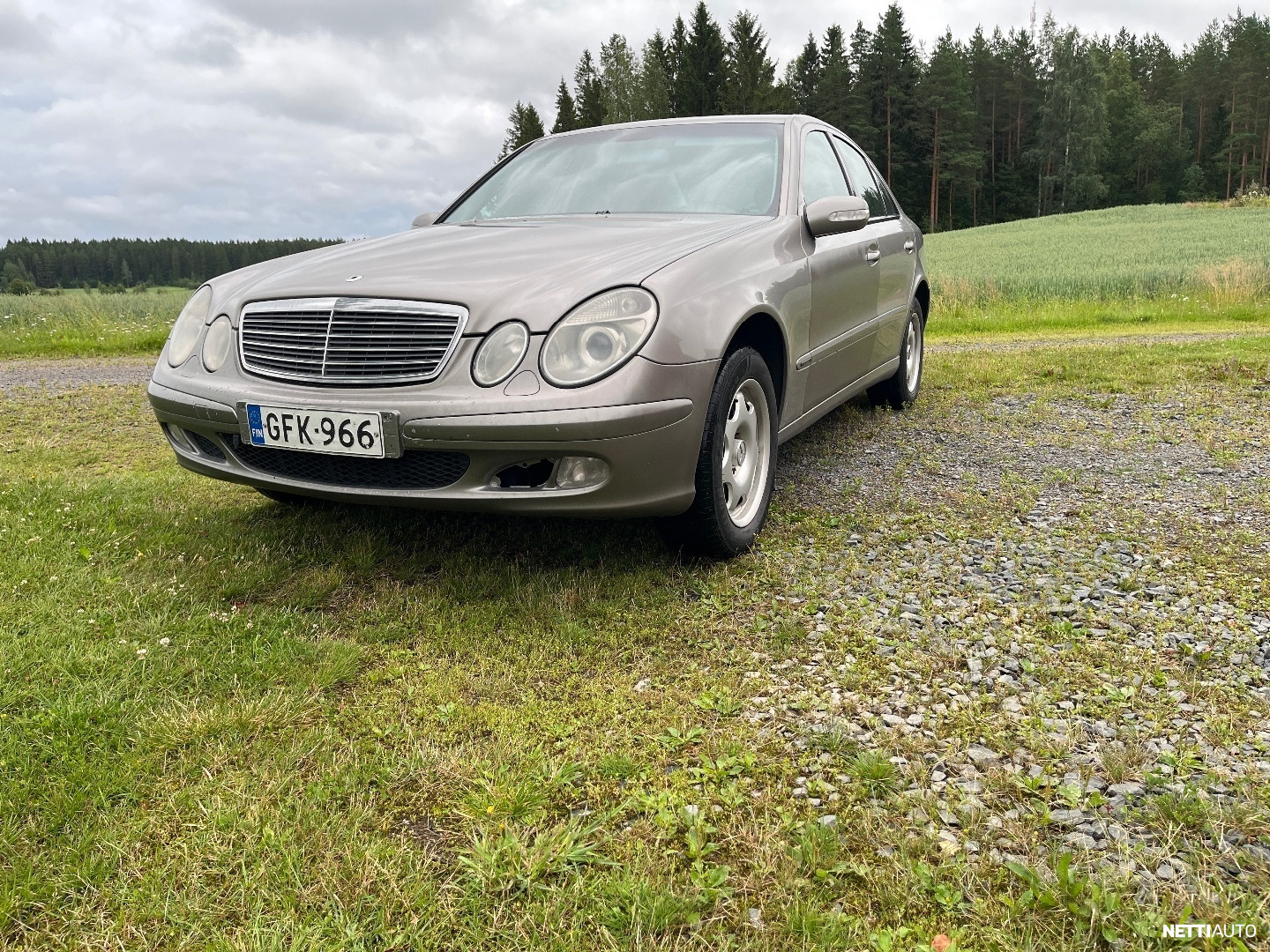 Mercedes-Benz E 200
