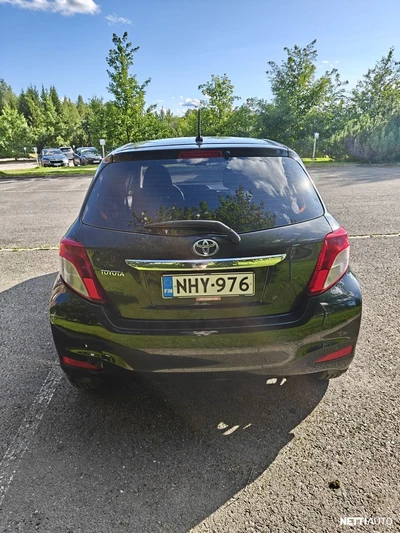 Toyota Yaris 2012, photo 6/16