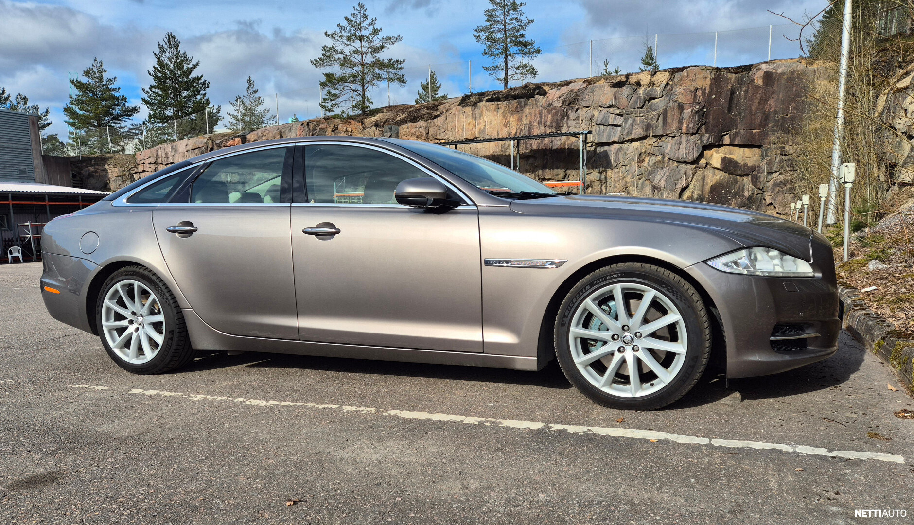 Jaguar XJ