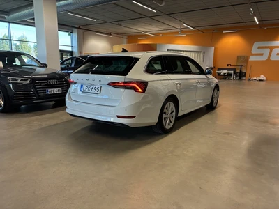 Skoda Octavia 2021, photo 4/10