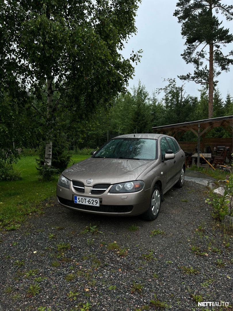 Nissan Almera