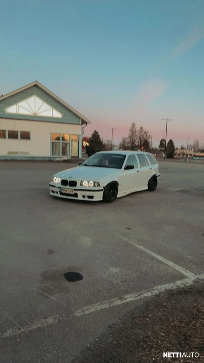 BMW 320 1998, photo 1/9