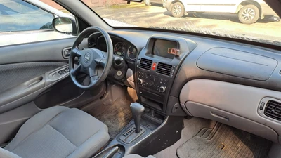 Nissan Almera 1.8 automaatti 2003, kuva 5/6