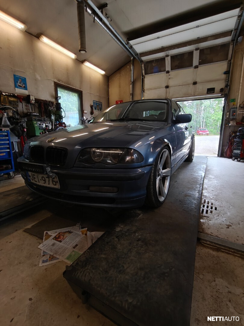 BMW 320