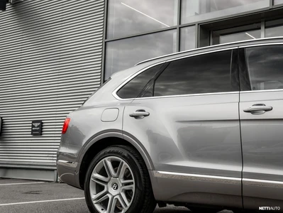 Bentley Bentayga 2020, kuva 2/18