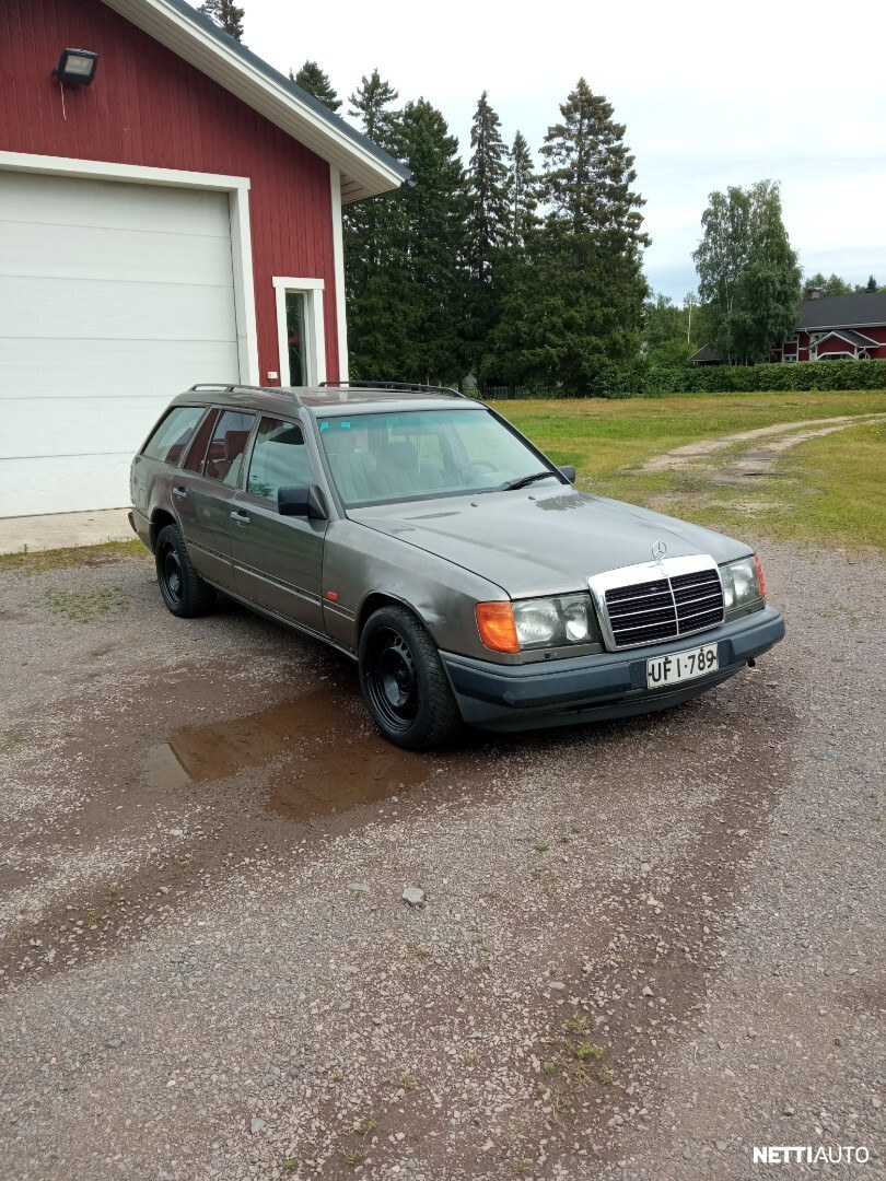Mercedes-Benz 230