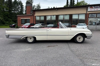 Ford Galaxie Sunliner 1961, kuva 3/9