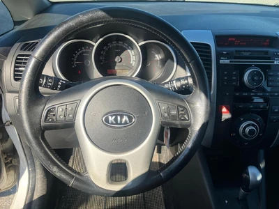 Kia Venga 1,6 EX 5D A/T 2011, photo 6/8