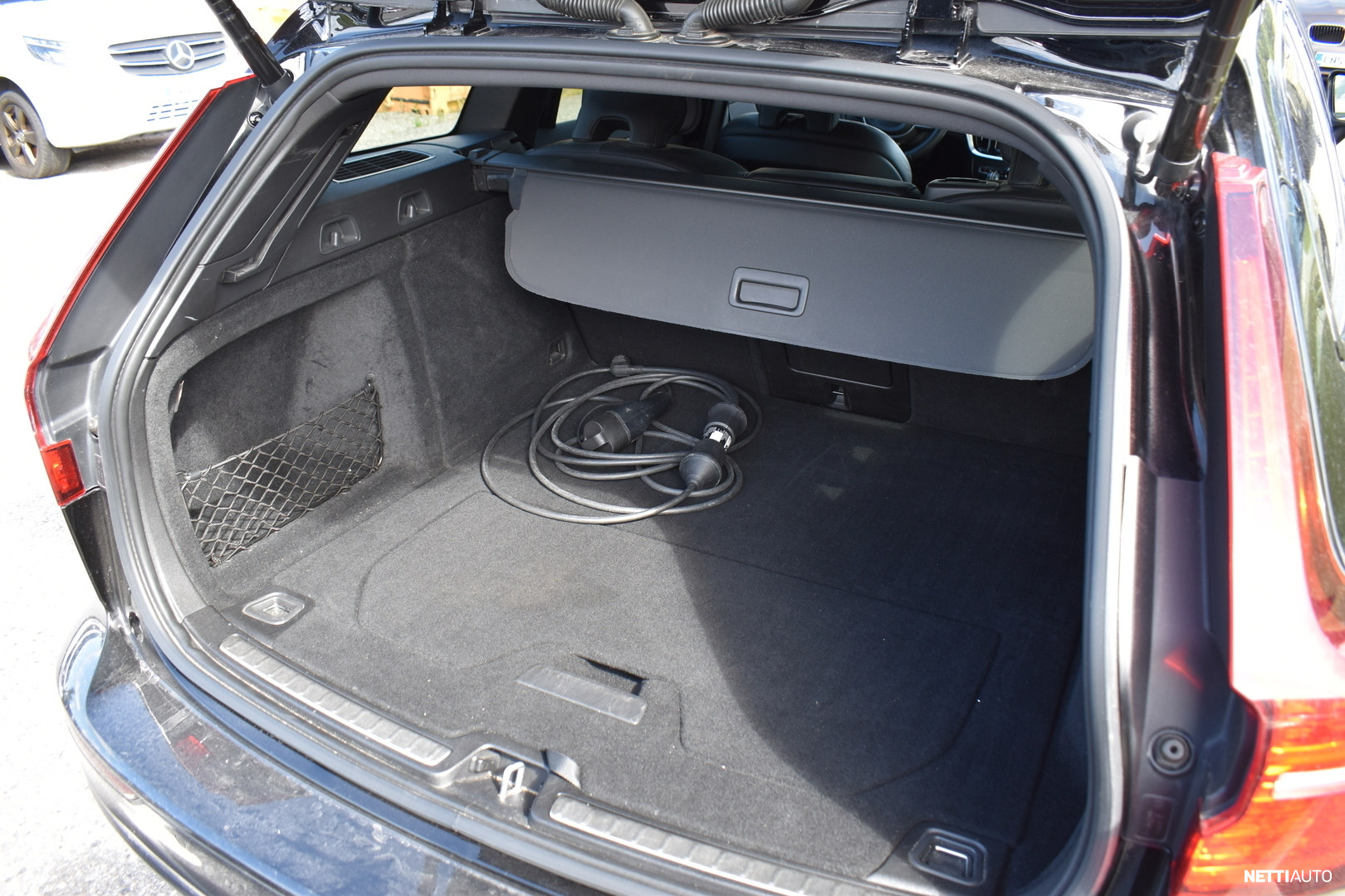 Volvo V60 2022, photo 7/9