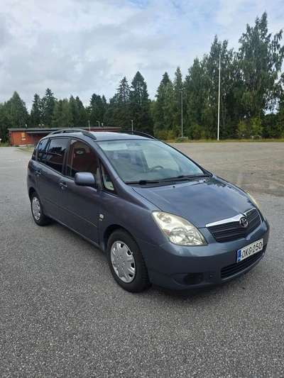 Toyota Corolla Verso 2003, photo 1/10