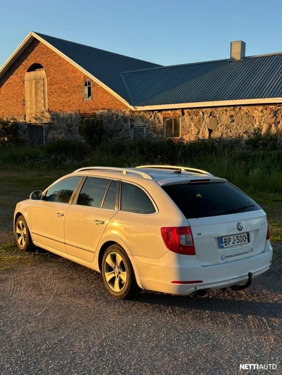 Skoda Superb 2012, kuva 4/6