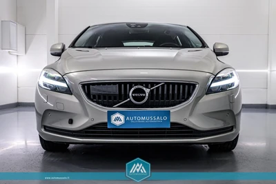 Volvo V40 T2 Momentum Man. 2019, photo 1/10