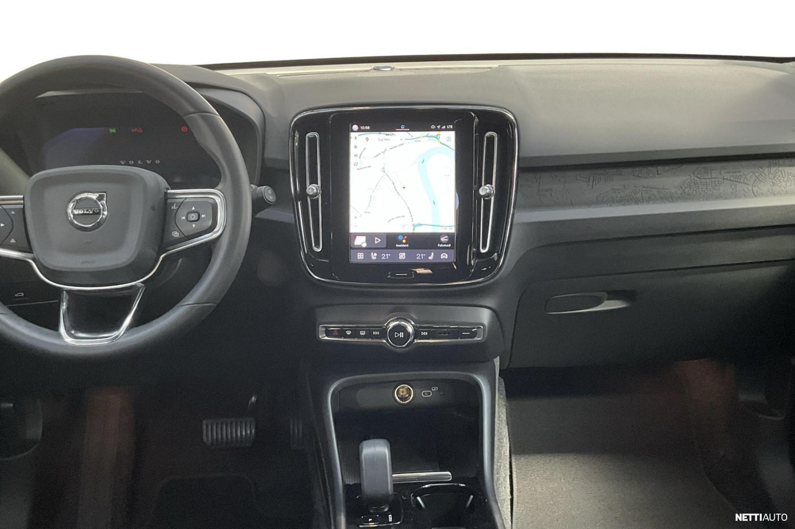 Volvo XC40 2023, photo 4/6
