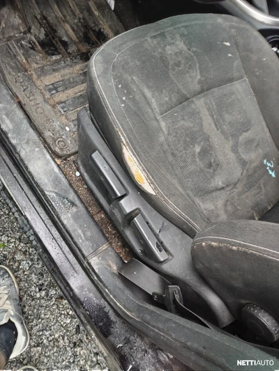 Nissan Qashqai+2 2011, kuva 3/8