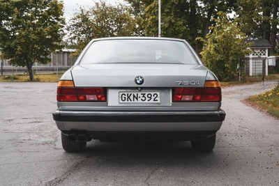 BMW 750 1989, photo 4/33