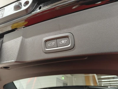 Volvo XC40 2023, photo 7/36