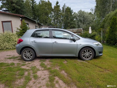 Toyota Auris 1,4 D-4D Linea Sol Blue 5ov 2008, kuva 1/5