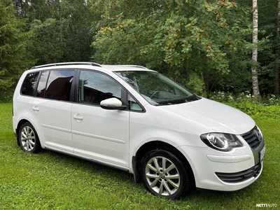Volkswagen Touran 2009, photo 1/13